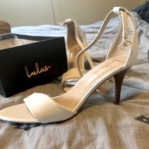 Women’s 8 1/2 White heels